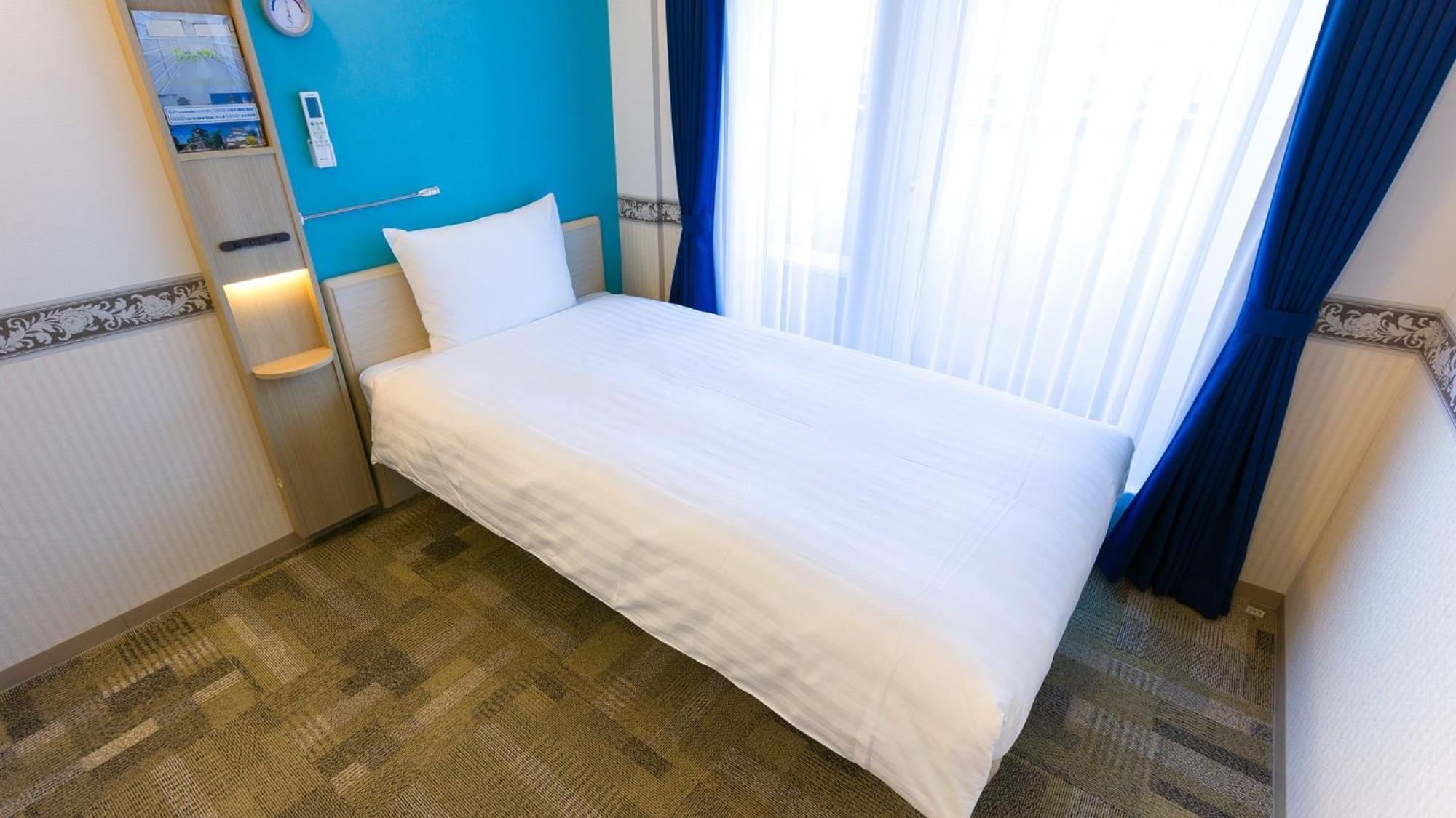 Toyoko Inn Saitama Misato Ekimae Szoba fotó