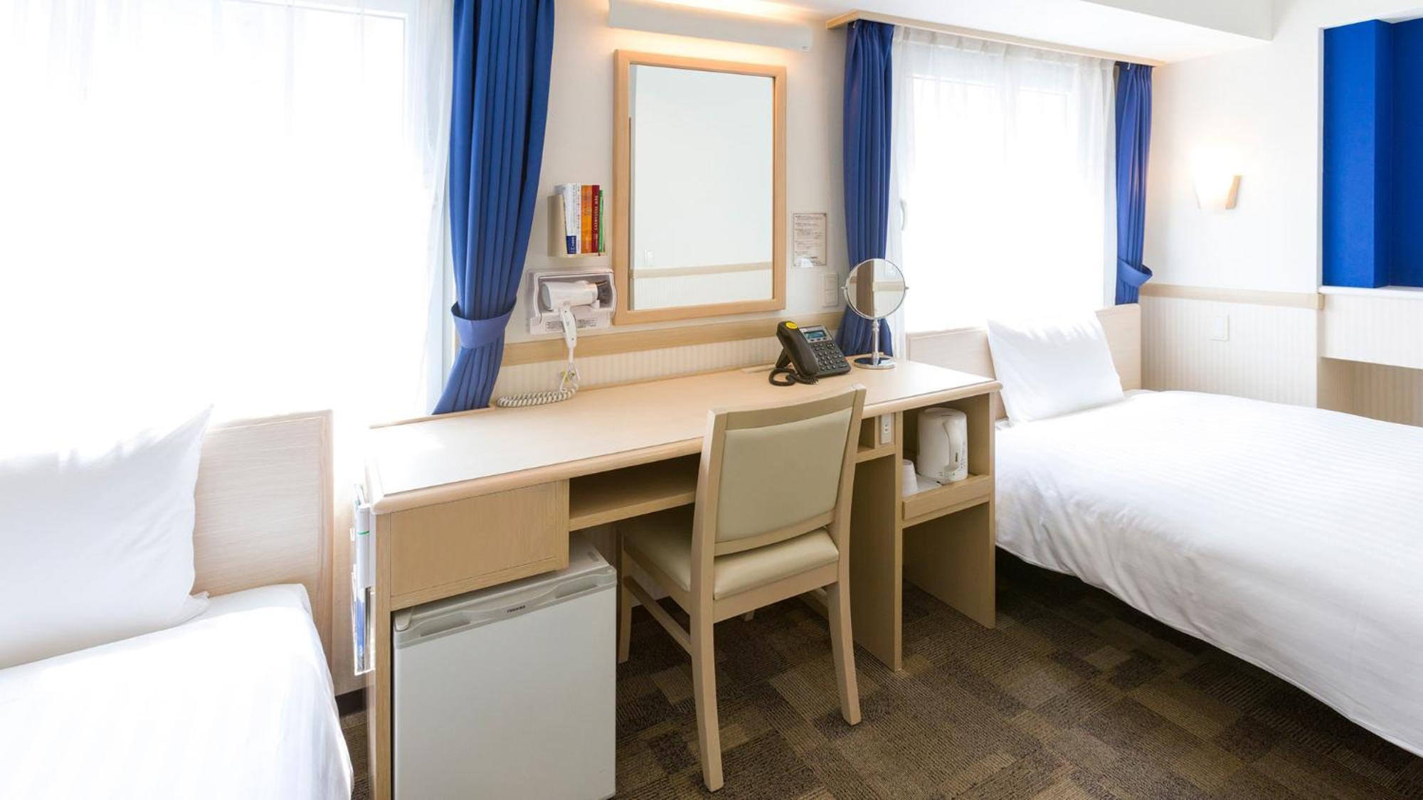 Toyoko Inn Saitama Misato Ekimae Szoba fotó