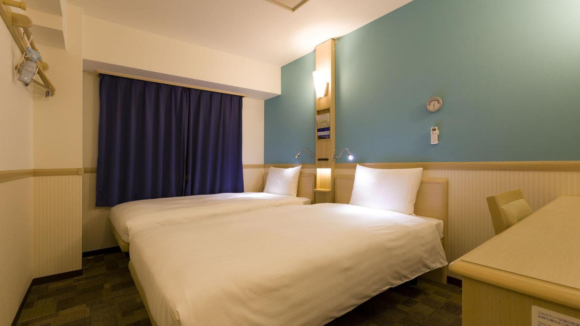 Toyoko Inn Saitama Misato Ekimae Szoba fotó