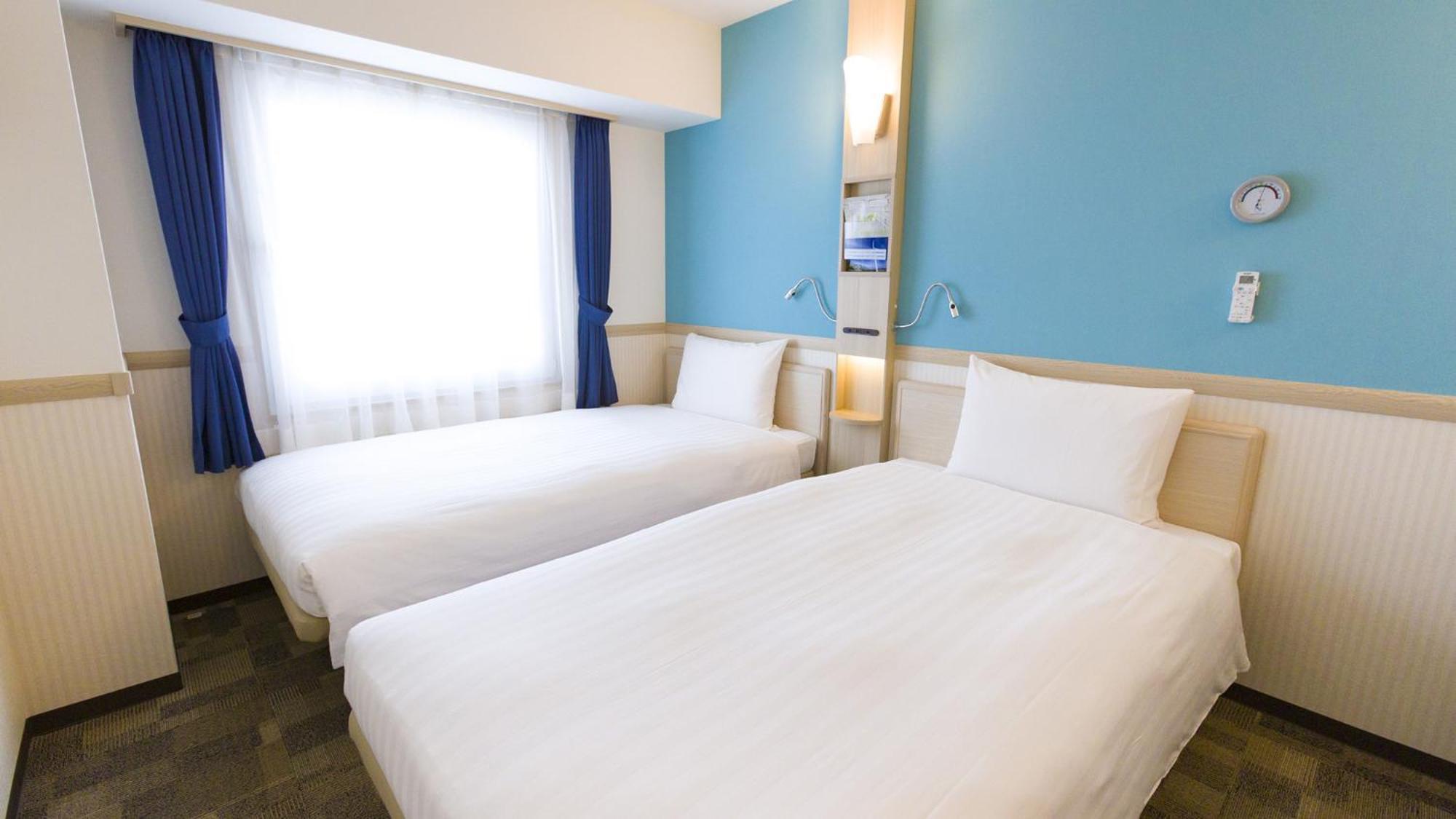 Toyoko Inn Saitama Misato Ekimae Szoba fotó